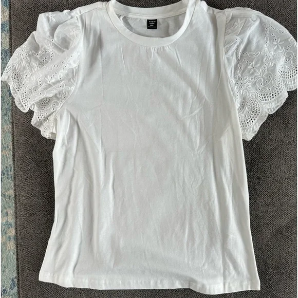 White T-shirt with detail on the sleeves - Picture 1 of 2
